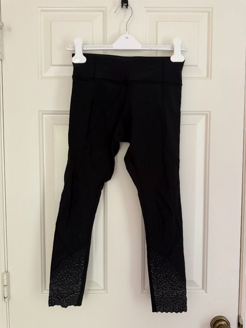 Lululemon black leggings with silver detail size 6
